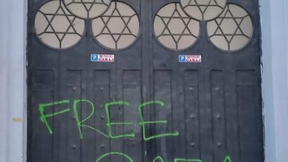 כתובת אנטישמית על שער בית הקברות היהודי פילנתרופיה בבוקרשט