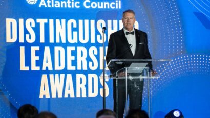 Klaus Iohannis la ceremonia de decernare a Premiilor Atlantic Council Distinguished Leadership / Foto: presidency.ro