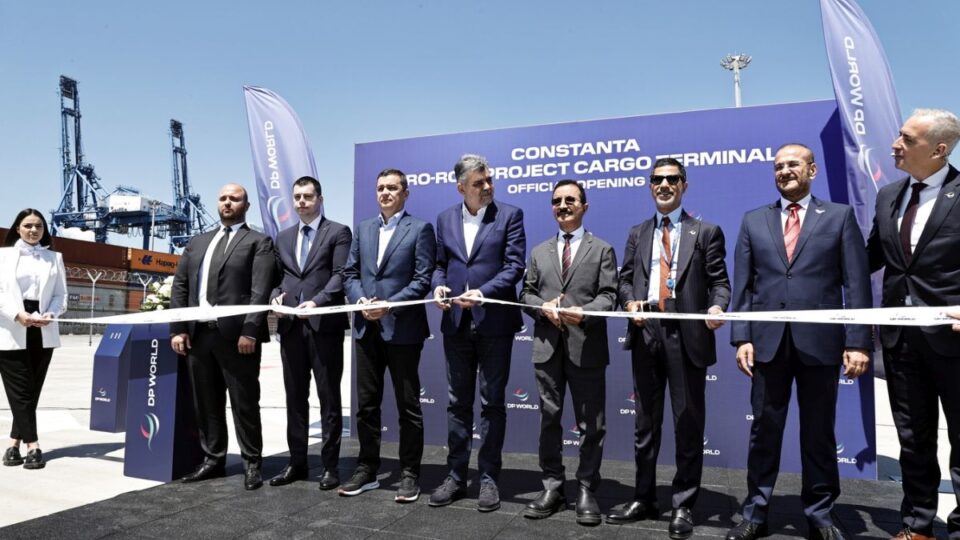 Marcel Ciolacu şi Sorin Grindeanu au participat la  deschiderea evenimentului „DP WORLD-20 de ani de eficiență și inovație în România” (foto: gov.ro)