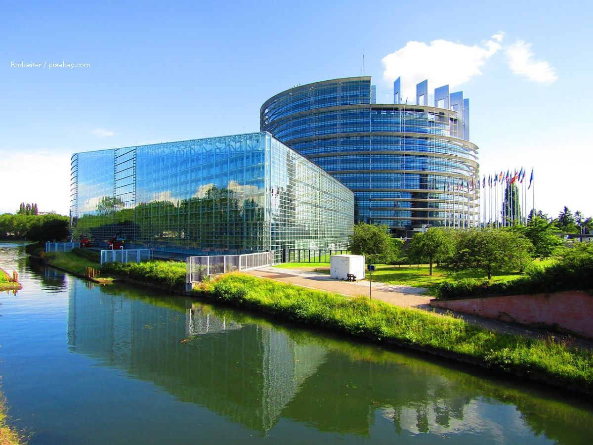 Parlamentul European (foto: Endzeiter / pixabay.com)