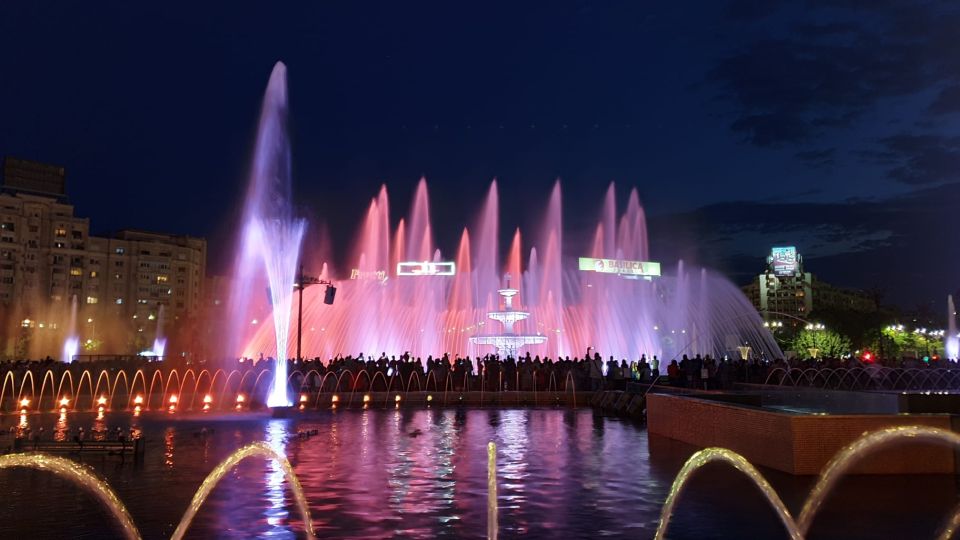 La miscelánea: «Sinfonía del Agua», espectáculo de agua, luz y color en la capital