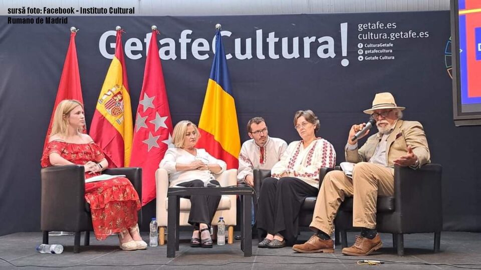 Mesa rendonda «Encuentro Cultural y Empresarial Hispano-Rumano», Margarita Crespo, directora INNOVARTE, Jesús Antonio Calderón, crítico de arte, Mirela Cretu, directora de collecciones en Muzeul Astra, y Roxana Irimia, artista.