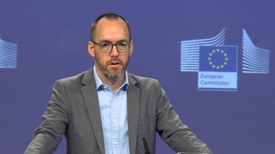 Tim McPhie (Foto: captura video site European Commission)