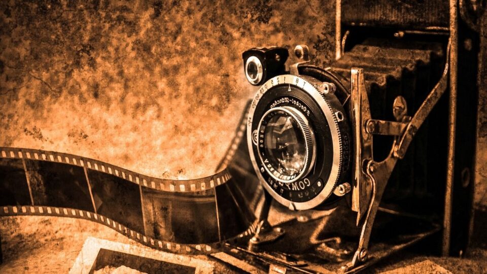 Aparat foto (foto: PublicDomainPictures / pixabay.com)