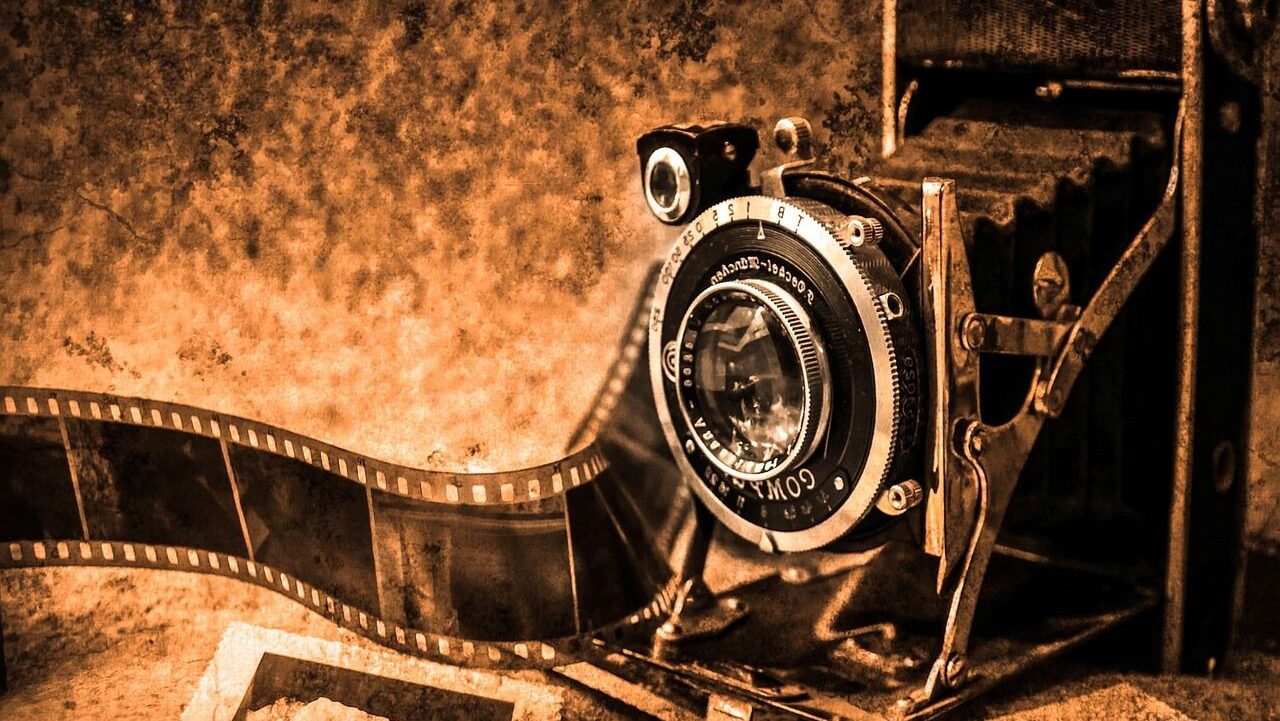 Aparat foto (foto: PublicDomainPictures / pixabay.com)