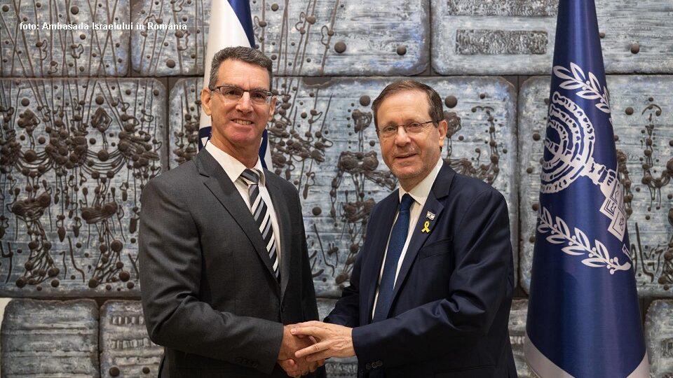 sursă fotografii şi video: Ambasada Israelului în România (Noul ambasador israelian alături de preşedintele Israelului)