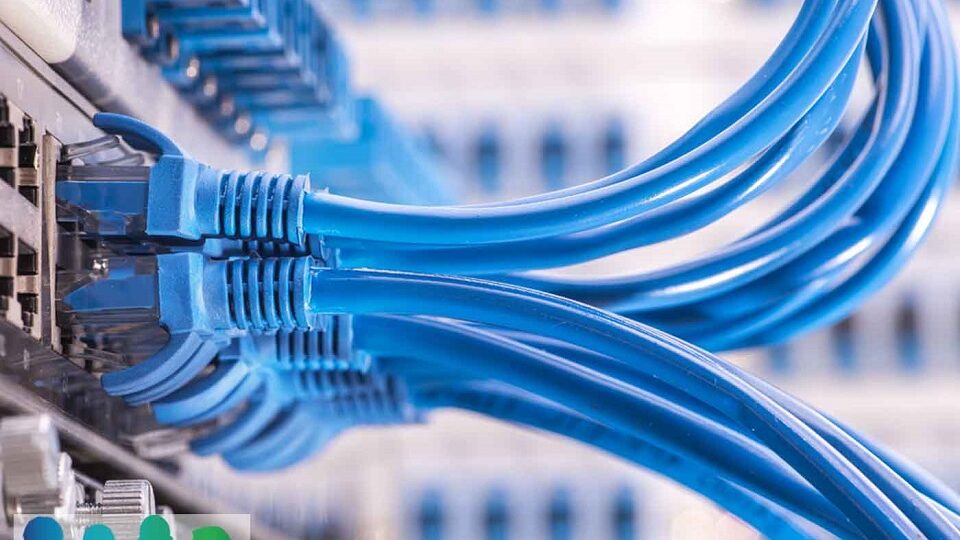 UE ar trebui să prospere pentru a se asigura că toată lumea din Europa este conectată tehnologic (asharkyu / Shutterstock)
