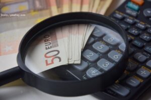 Previziunile Comisiei Europene: Economia UE va înregistra o creștere moderată