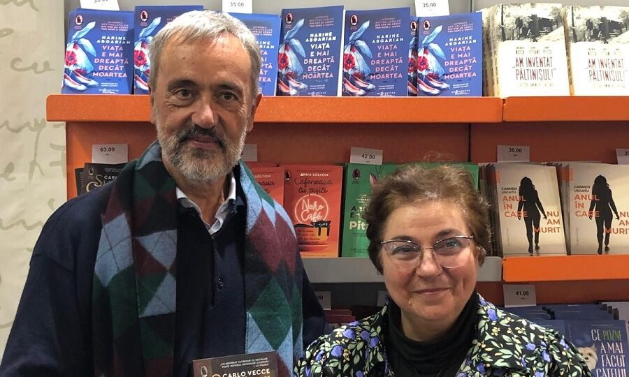 Lo scrittore Carlo Vecce e la traduttrice Oana Sălişteanu alla Fiera del Libro "Gaudeamus" a Bucarest (Foto: RRI)