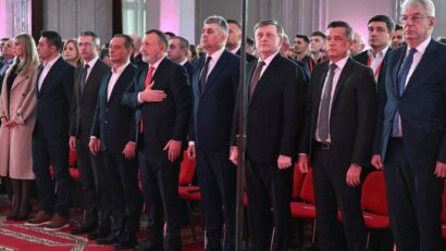 Delegaţii PSD au validat candidatura fostului preşedinte PNL, Crin Antonescu, la prezidenţiale