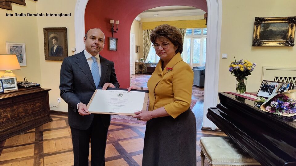 decorare Carmen Muşat Ordinul Steaua Italiei (foto RRI)