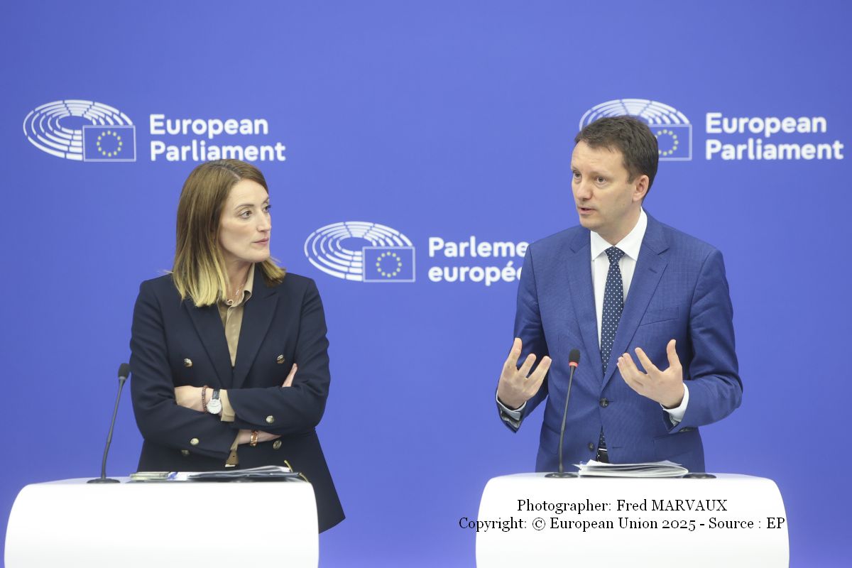 Roberta Metsola şi Siegfried Mureşan (Photographer: Fred MARVAUX Copyright: © European Union 2025 - Source : EP)
