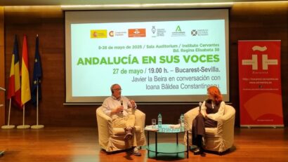 El autor español Javier La Beira participó en un diálogo en Bucarest