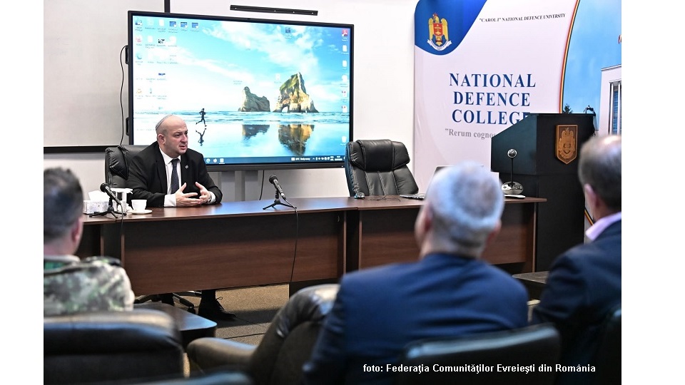 foto: Federaţia Comunităţilor Evreieşti din România (dialog cu studenții Colegiului Național de Apărare)