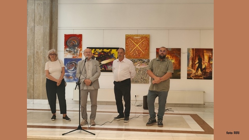 Vernisajul expoziţiei Şcoala de la Bistriţa 2025 (foto RRI)