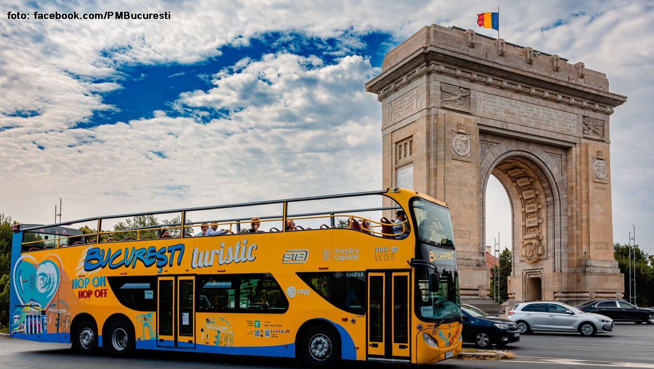 Autobuzele turistice, din nou prin Bucureşti. (sursă foto: acebook.com/PMBucuresti)