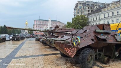 Знищена російська військова техніка на Михайлівській площі у Києві