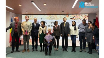 2025年10月31日:萨安娜与中罗留学75周年:萨安娜照片手迹展在布加勒斯特成功开幕