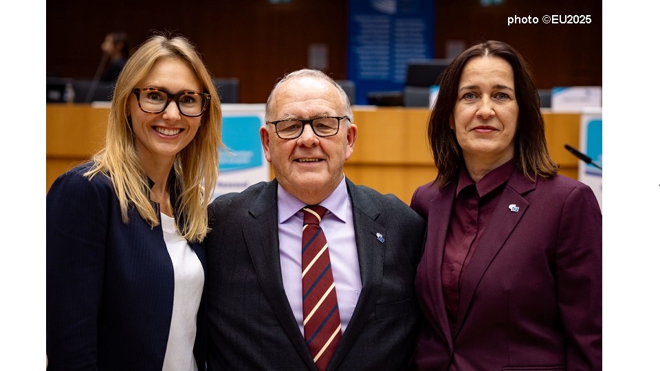 Noul Preşedintel şi noile Vice-Preşedinte CESE (foto ©EU2025)