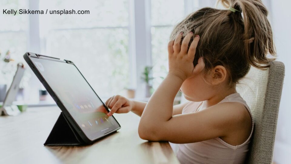 Sursa foto: Kelly Sikkema / unsplash.com