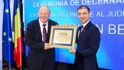 Medicul Herman Berkovits a devenit cetăţean de onoare al judeţului Maramureş (foto Consiliul Judeţean Maramureş)