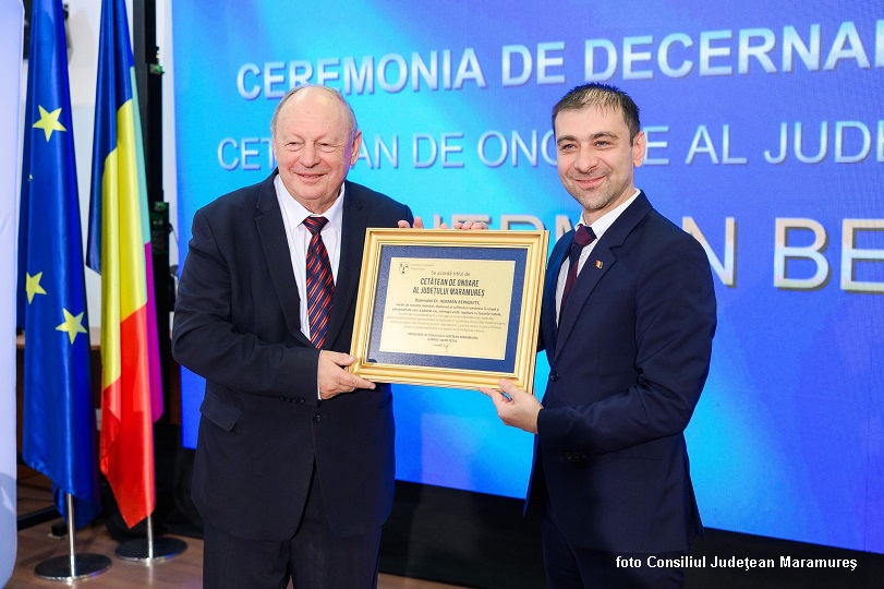 Medicul Herman Berkovits a devenit cetăţean de onoare al judeţului Maramureş (foto Consiliul Judeţean Maramureş)