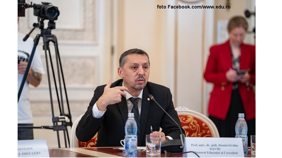 Ministrul Daniel David (foto Facebook.com/www.edu.ro)
