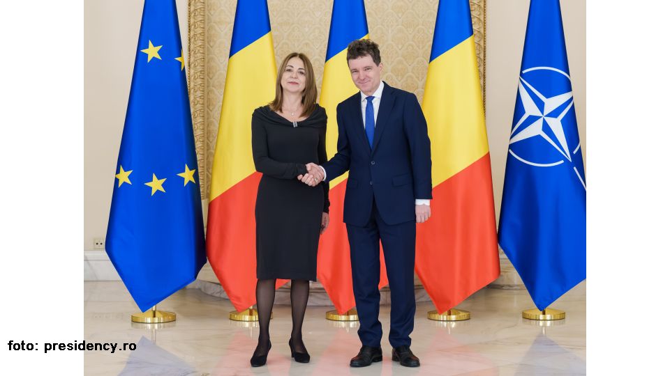 Il nuovo ambasciatore d'Italia a Bucarest, Laura Aghilarre, e il presidente Nicușor Dan. (foto: presidency