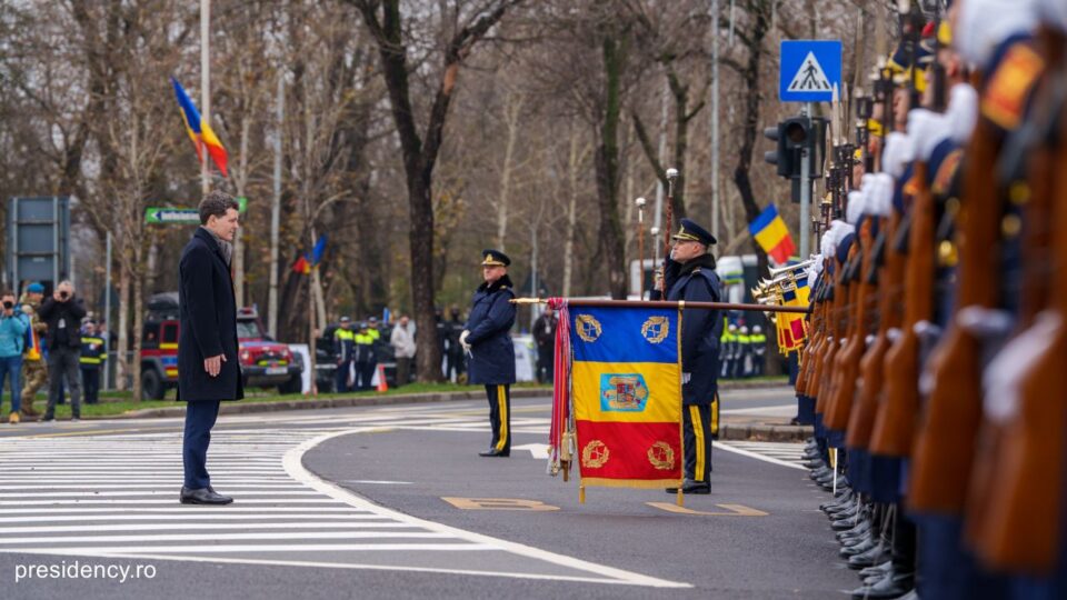 Il presidente Nicuşor Dan alla parata militare del 1 dicembre (foto: presidency.ro)
