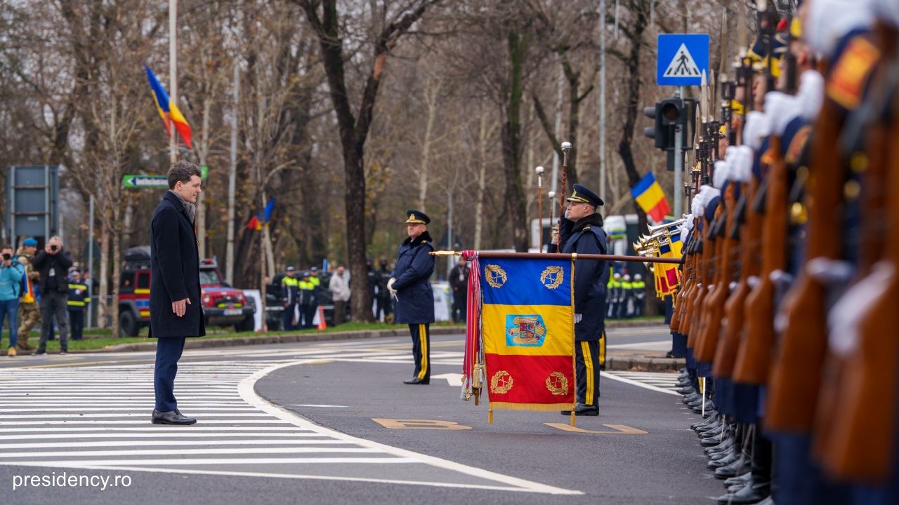 Il presidente Nicuşor Dan alla parata militare del 1 dicembre (foto: presidency.ro)