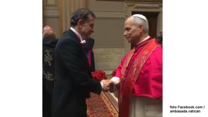 foto: Întâlnirea Papei Leon XIV cu Ambasadorul George Bologan (foto Facebook.com/ambasada.vatican)