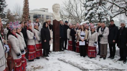 В Ужгороді відкрили погруддя Міхая Емінеску