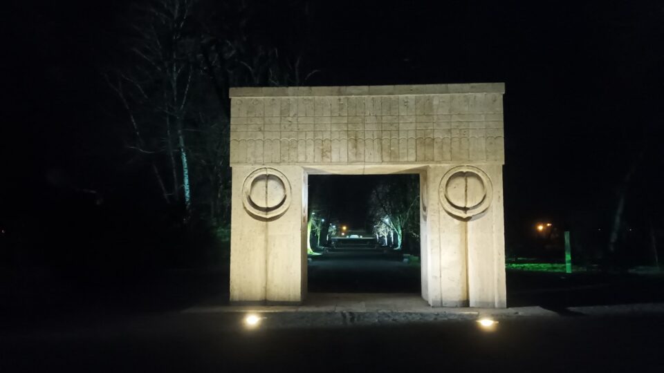 Poarta Sărutului, Târgu Jiu (Foto: Ștefan Baciu/RRI)