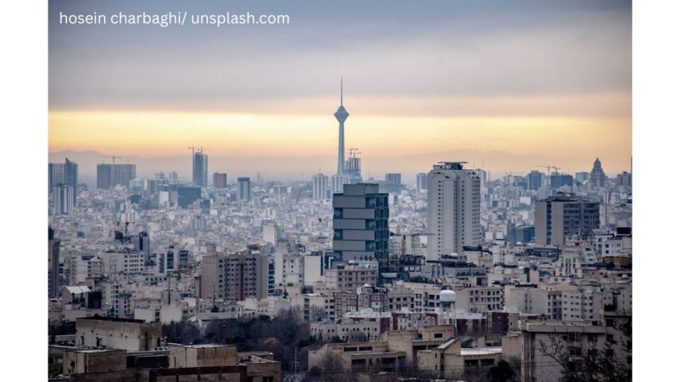 Teheran, Iran (Foto: hosein charbaghi / unsplash.com)