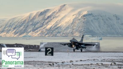 USF 16 Falcon Fighter landing in Greenland (photo wz94 Shutterstock)