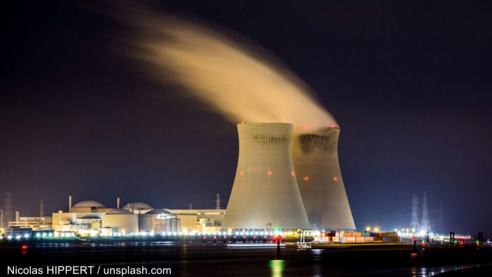 Centrală nucleară (Foto: Nicolas HIPPERT / unsplash.com)