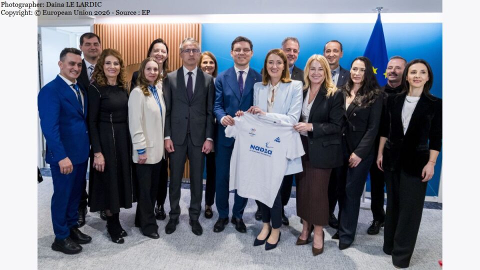 Nadia Comăneci a fost prezentă, luni, la Parlamentul European cu ocazia împlinirii a 50 de ani de la prima notă de 10 din istoria gimnasticii
