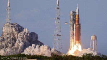 SLS, purtând capsula Orion a misiunii Artemis II, lansată la Kennedy Space Center (sursă foto AGERPRES/EPA)