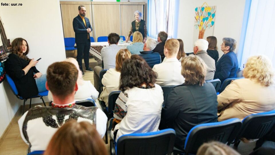 Вшанування поетів та письменників у Лузі над Тисою фото: https://uur.ro