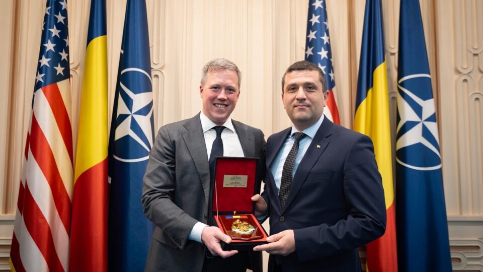 Ministrul Apararii Radu Miruta Secretarul Fortelor-Terestre ale SUA Daniel P. Driscoll (foto f