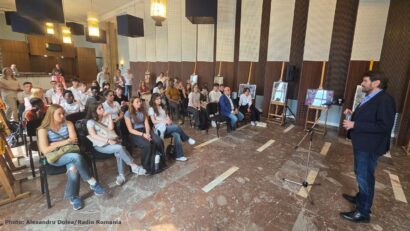 A group of high school students from Pretoria, on a visit to Radio Romania