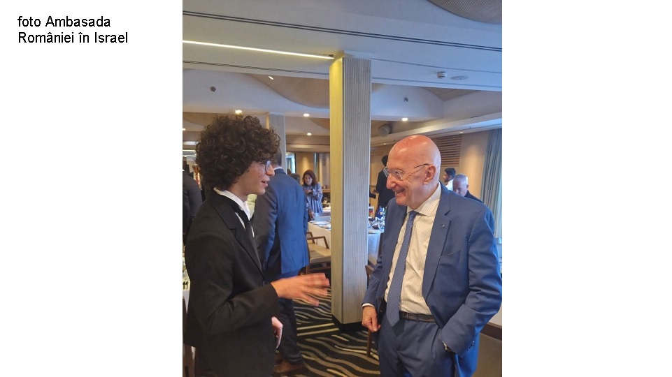 Discuţie cu liceeni israelieni (foto Ambasada României în Israel)