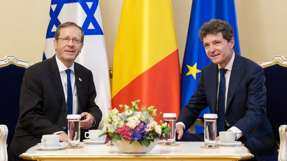 Israelischer Staatspräsident Isaac Herzog (l. i. B) mit rumänischem Amtskollegen Nicușor Dan (Foto: presidency.ro)