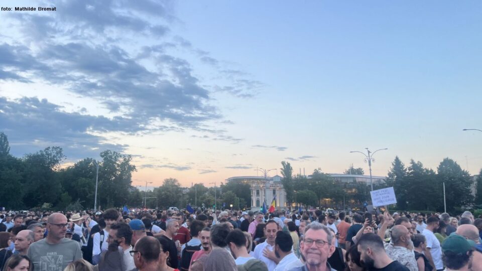 Bucarest : la jeunesse manifeste pour la démocratie