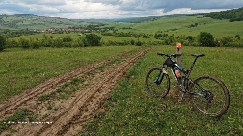 Cu bicicleta prin Transilvania (sursă foto: facebook.com/paca.sergiu)