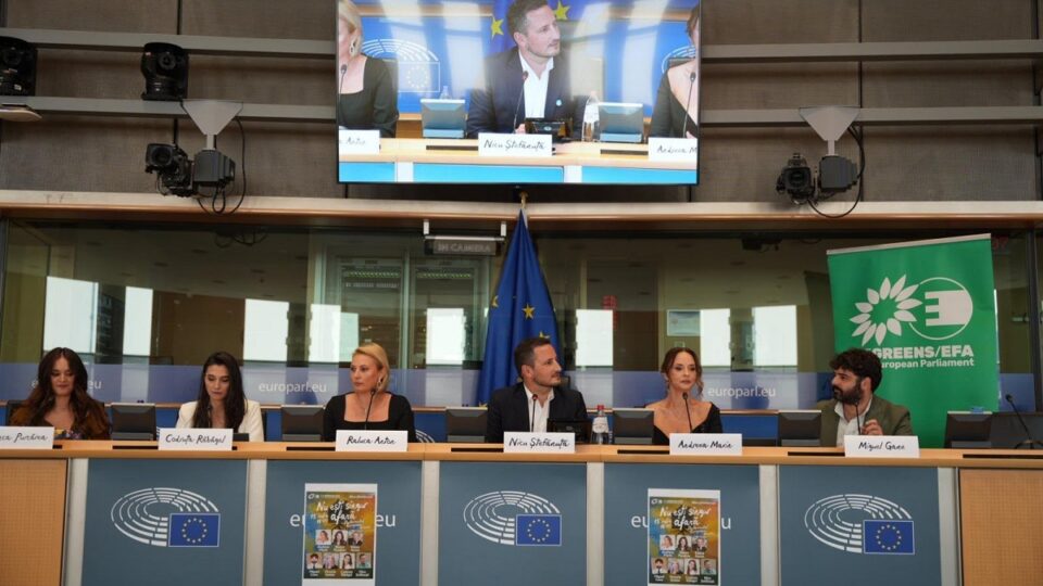 Nicu Ștefănuță a găzduit miercuri seară la Parlamentul European, evenimentul “Nu ești singur afară!”