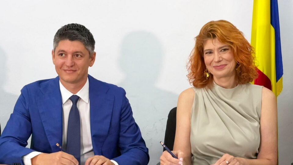 Ivona Patzaichin alături de Cristian Anghel (foto: TAROM)