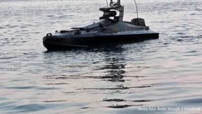 Dronă marină distrusă de un avion F-16 românesc în zona Neptun Deep / Președintele Nicușor Dan a felicitat Armata Română pentru „succesul misiunii de distrugere a dronei marine”