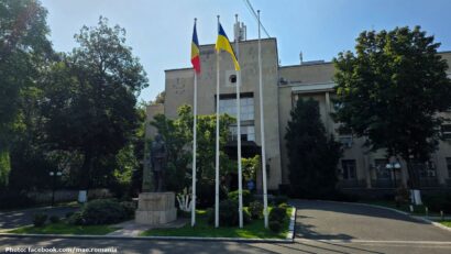 Прапори Румунії та України