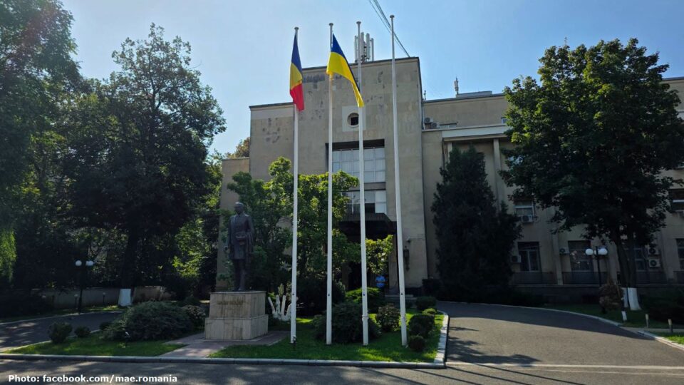 Прапори Румунії та України